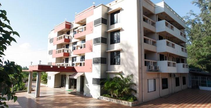 Le Royale Hotel Dadra Exterior foto