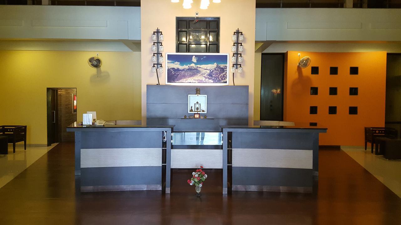 Le Royale Hotel Dadra Exterior foto