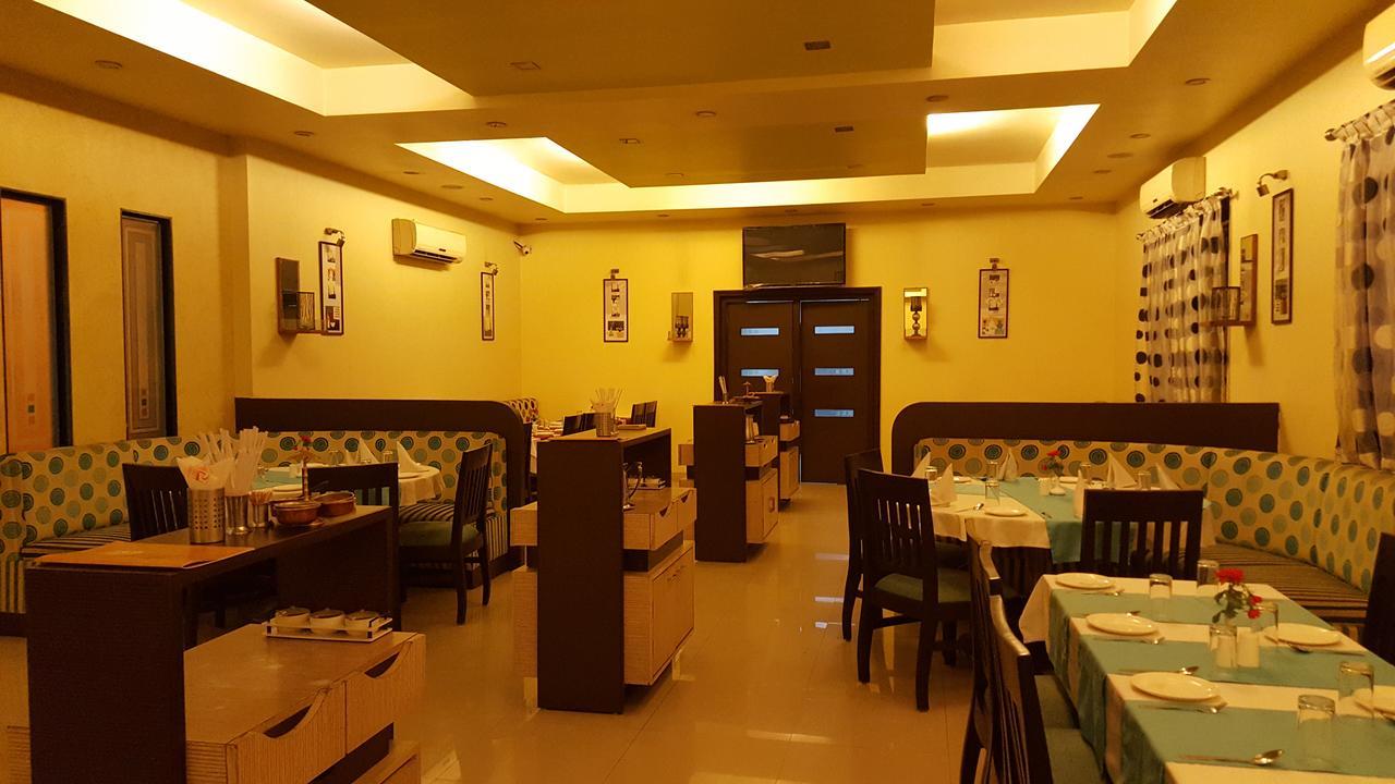 Le Royale Hotel Dadra Exterior foto