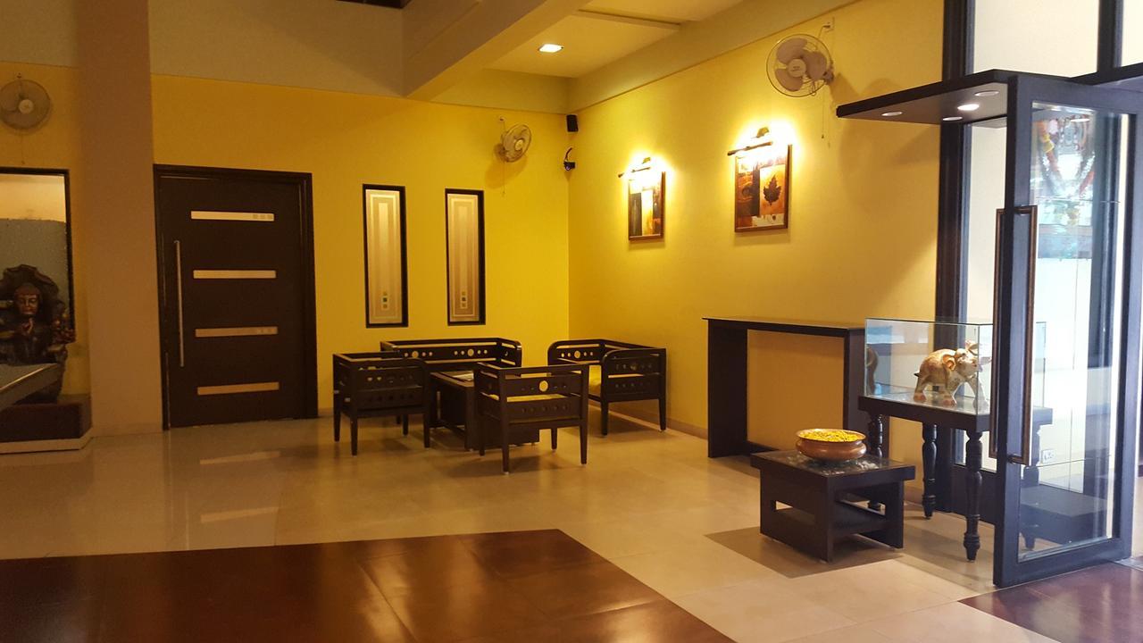 Le Royale Hotel Dadra Exterior foto