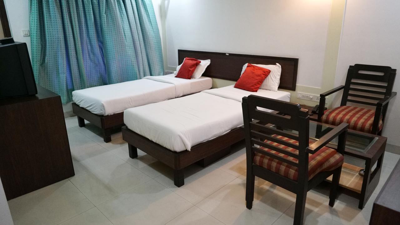 Le Royale Hotel Dadra Exterior foto
