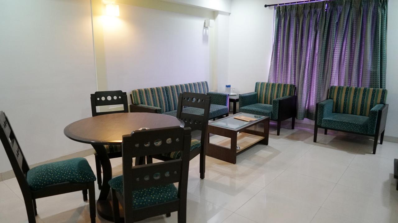 Le Royale Hotel Dadra Exterior foto